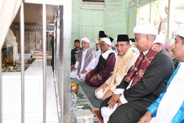 Hadiri Haul ke-22 Syekh Mustafa BS Rokan, Edy Rahmayadi Apresiasi Pondok Pesantren Syekh Abu Shoghir